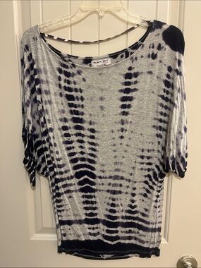 Michael Stars Navy and Gray Tie-Dye Scoop Neck Short Sleeve Top